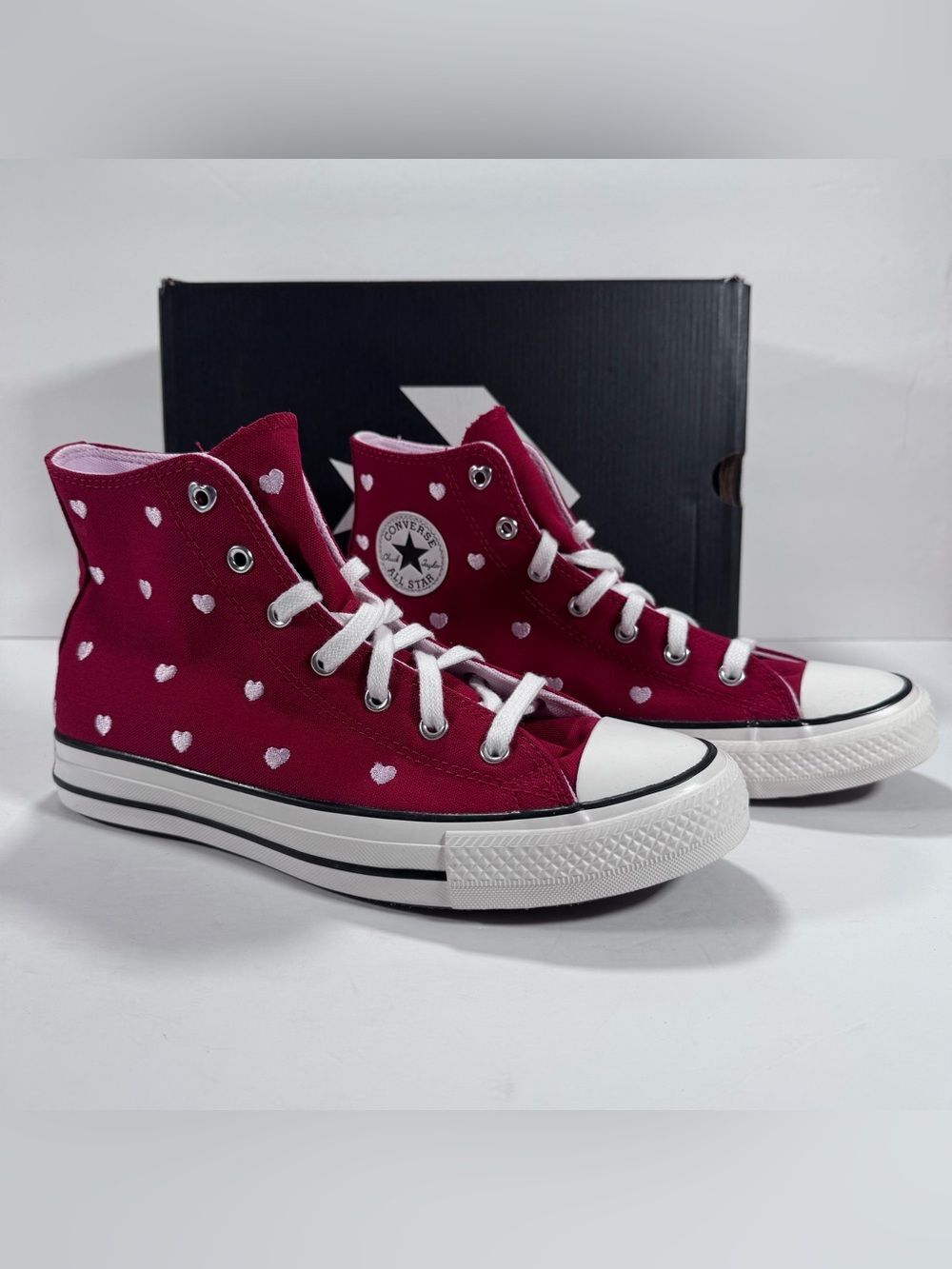 Converse CTAS Hi Red Days Ahead Vintage White Heart Print Sneaker Women Size 9